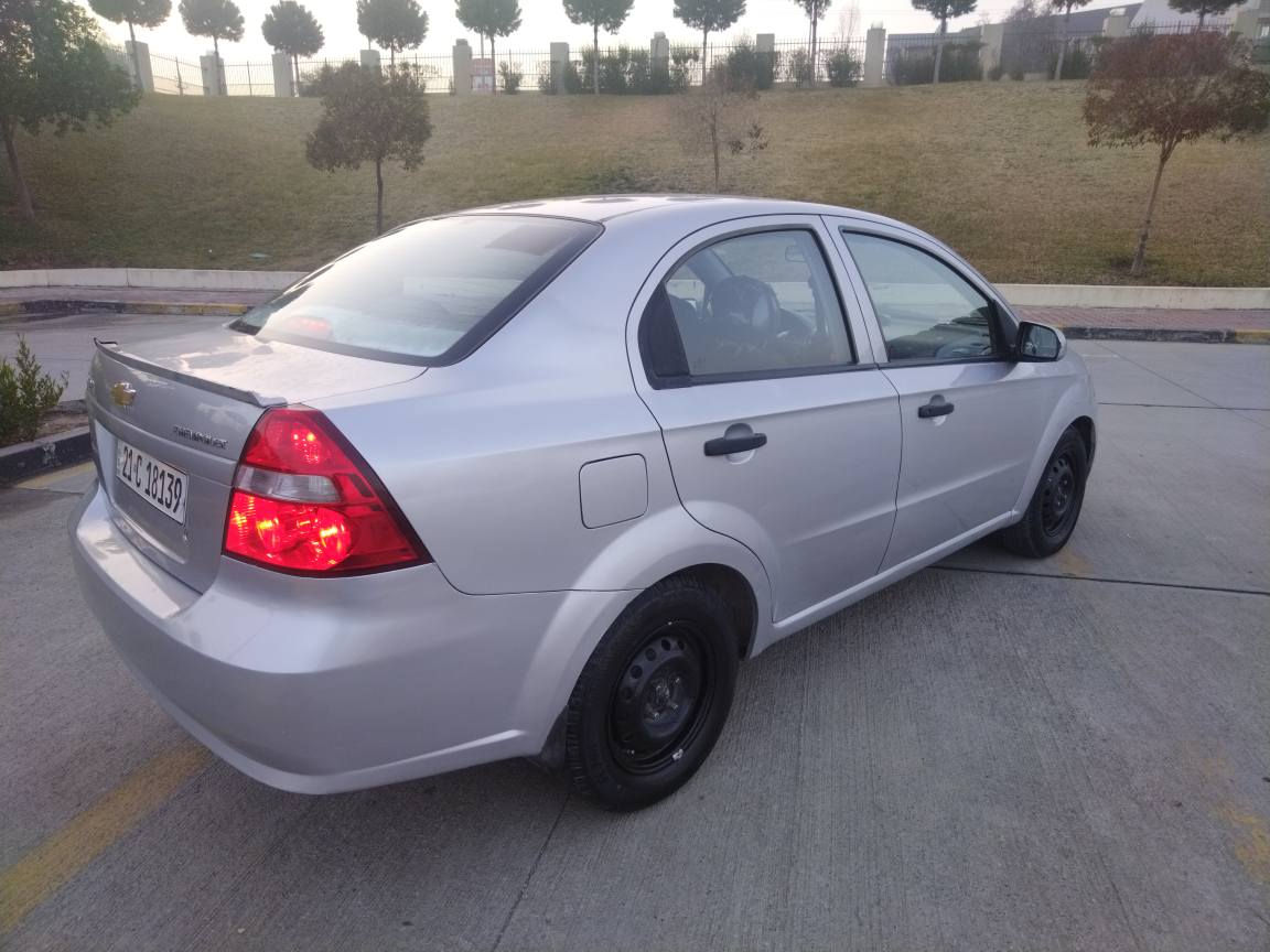 ***********
شۆفلێت اڤیۆ مۆدیل 2009 گێڕ عادی مەکینە گەورە سلڤەر بێ کاڵبونەوە گێڕو مەکینەو تەبریت تەقەو رەقە بەشەرت سەنەوی رەقەمی تازەیە تانزکی 2029 بەشرتی تەحویل خەرامە ٤بارچەی بۆیاخە بی دەعم بی ناوگرتن 
سعر 58 گەڵاو کەمێک موعامەلە کەمێک معامەلە 
ناونیشان زەڕایەن هەڵەبجەی تازە
*********** السليمانية, العراق
