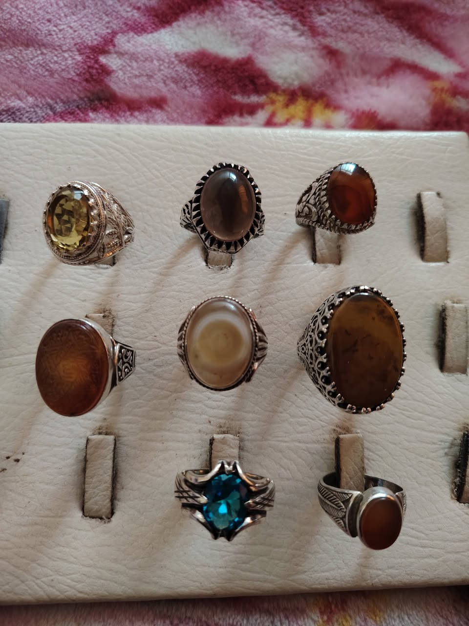 السلام عليكم فضة حلوة ٩٢٥ سعر القطعة (٣٠)وبيها مجال للطيبين يوجد توصيل لجميع المحافظات تحياتي الكم


**إذا كنت صاحب هذا الإعلان وتريد حذفه لأي سبب، رجاءا أرسل رسالة إلى الدعم الفني**