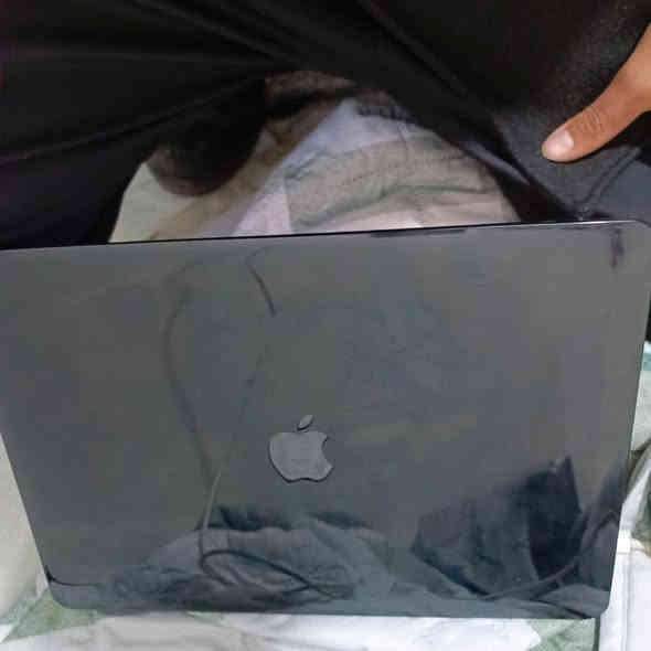 ماك بوك برو 2019 شاحنه مرتين جديد بطاريه 100 لتواصل خاص او عله هاذه الرقم ***********
