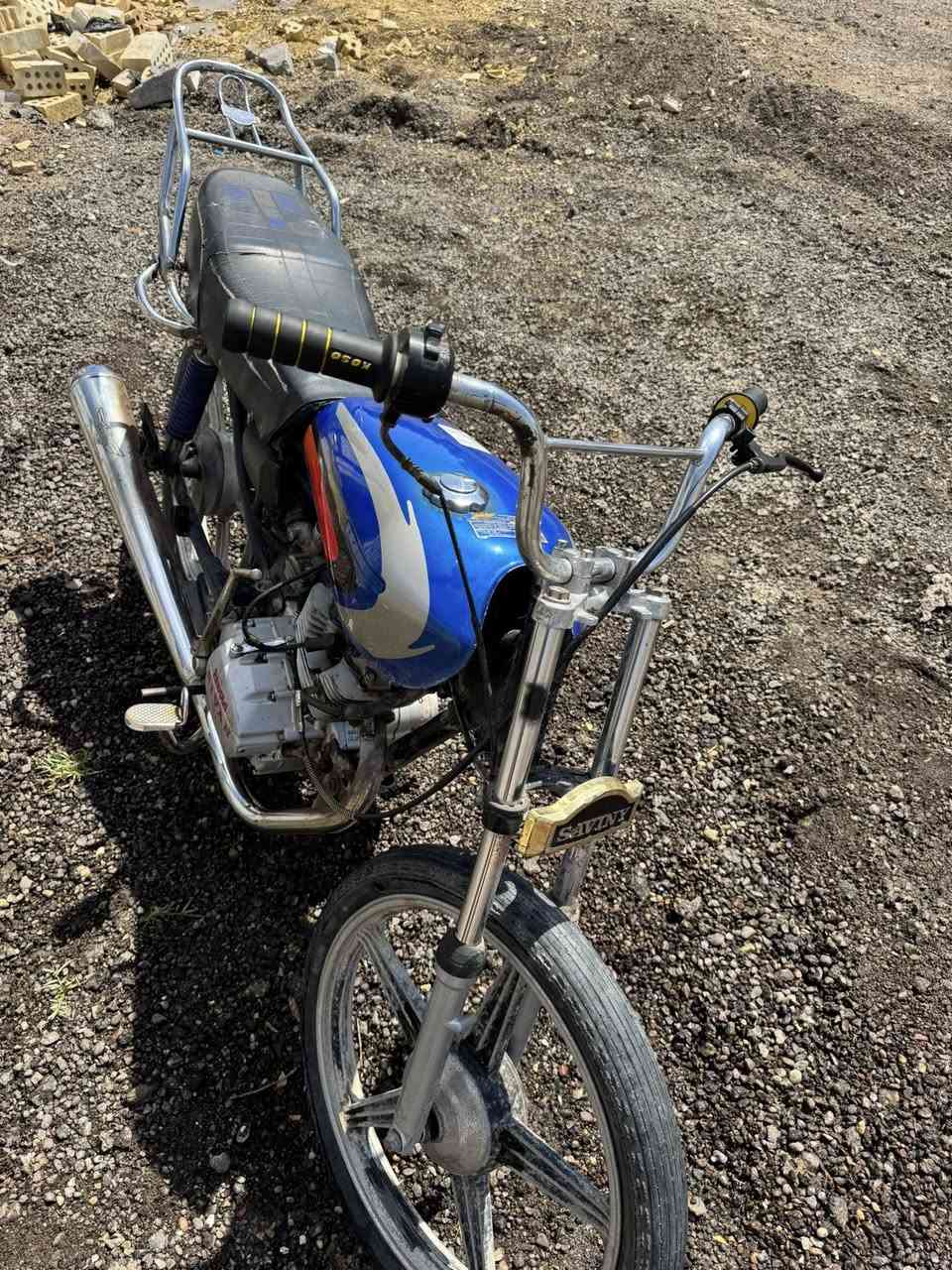 ذراجه سيفان 5 كير حربيه كوم حديد اكفلك فقط مكاتبه ما مسروقه المكنيه مجفته فقط ولفات بريك خلفي قوي صالصنه رياضي مبرمجه طلقات اني بايعلك كوم حديد سعرها 145 وبيها مجال رقمي بي واتساب ***********
