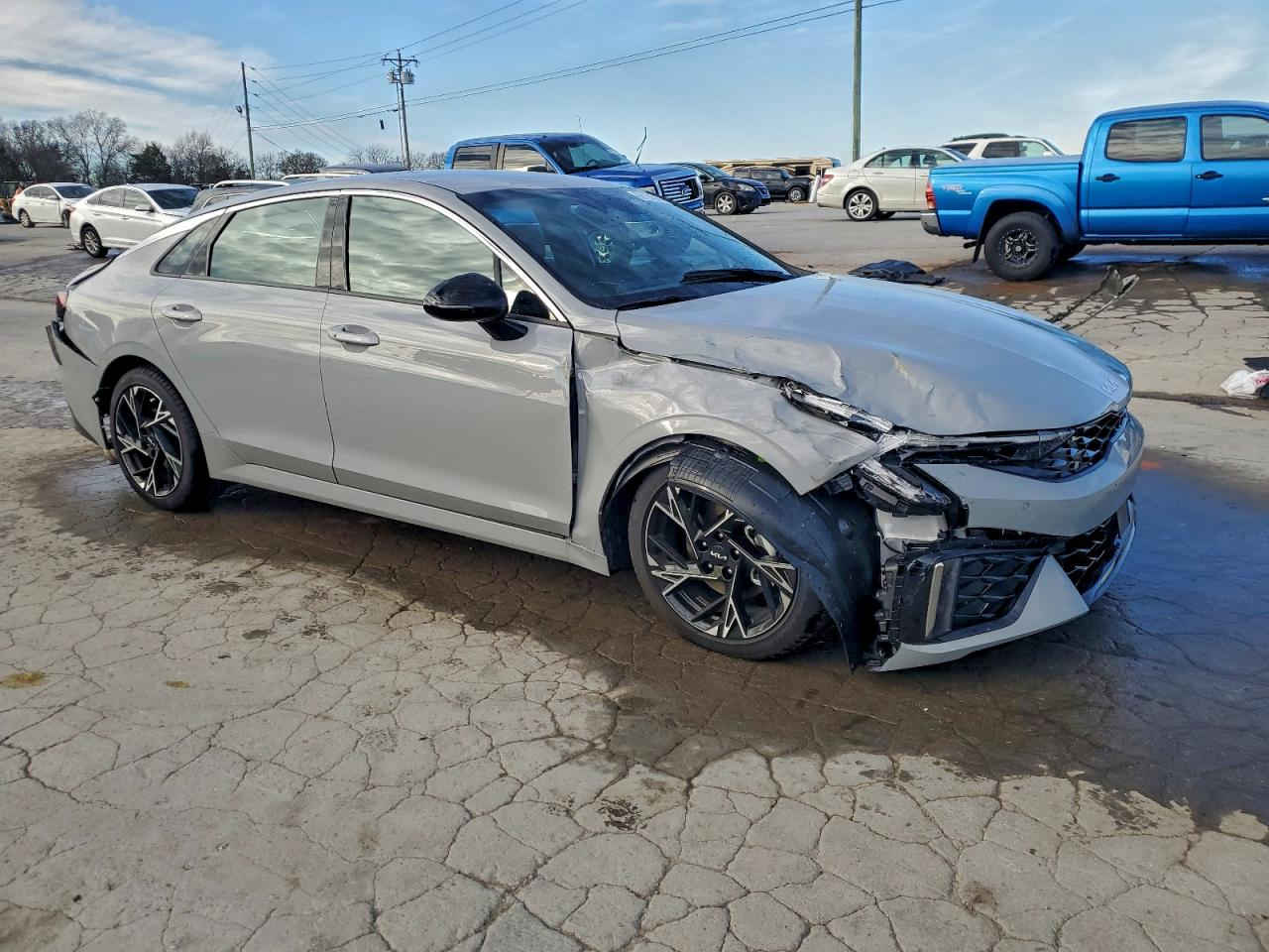 السلام عليكم  متابعين  صفحتنا  الاعزاء   ..

🚗 ((  كيا k5 )) 
📌 الموديل : 2025
📌 المسافة : 3.700 ميل حقيقي
📌 الضرر :  دعامية خلفية و جاملغ ايمن 
📌 اللون : اسمنتي
📌 مفاتيح السيارة : متوفرة 
📌 المحرك : 4 سليندر 2.500
📌 الوقود : بنزين
📌 موعد المزاد : الاثنين (19-1-2026) 
                       الساعة 9:00 مساءا
📌 سعر الشراء المباشر : مزاد فقط
ــــــــــــــــــــــــــــــــــــــــــــــــــــــــــــــــــــــــــــــــــــــــــــــــ
⭕ مكتب شركة نجوم اربيل ⭕
العنوان : الشوملي - مقابل بنزين خانة - عمارة احمد جاسم صاحب - الطابق الثاني 
✆ ‏‪‏‪***********‬‏
اهلا وسهلا بكم 🚗
