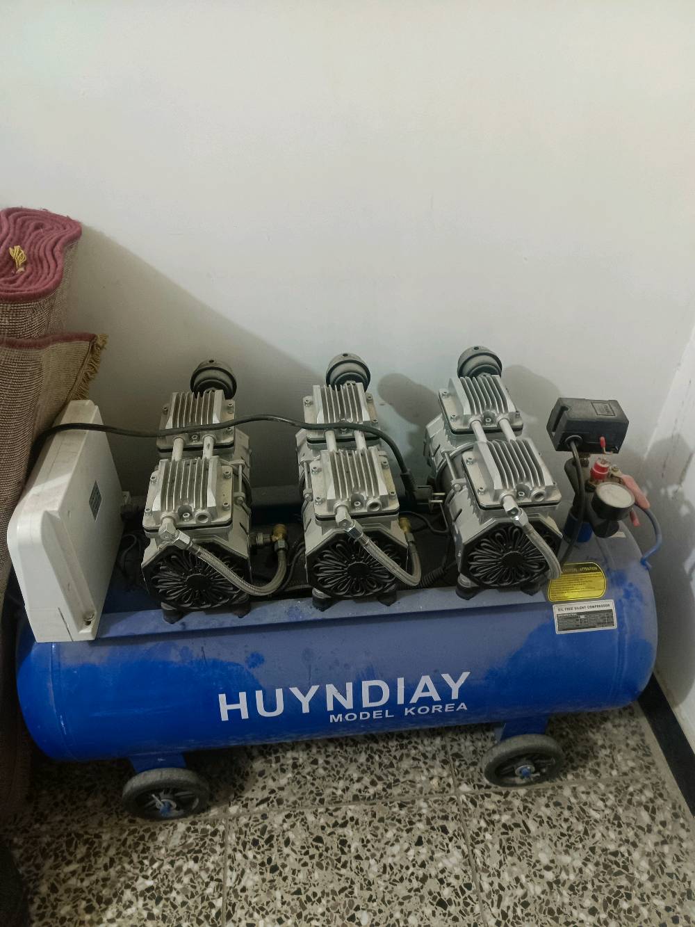 كمبريسر كهربائي جديد مو مستخدم 100لتر عنواني بغداد الحبيبيه قرب ملعب الحبيبيه 