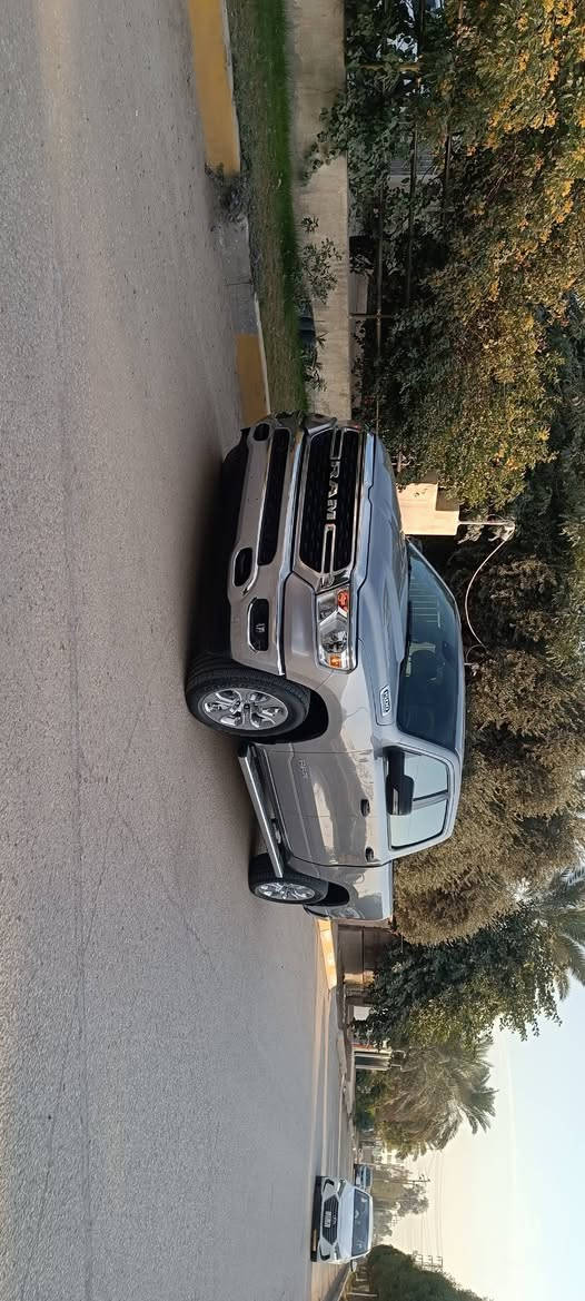 سلام عليكم دوج رام بك هورن 2023 مكينه 8..5700 لون سلفر حره بسمي تترقم جميع المحافضات ماشيه 2500 مشي جدا قليل سياره بدون ايرباك برده فقط.صور الحادث بالمنشور مصلح بيه البدي صبغ قبق البدي مكفول+جتاف القماره والكصه صبغ والبنيد ..السياره بدون اي نقص 
مواصفات السيارة بصمه تشغيل
مري شفط
تشغيل عن بعد
6حساسات اماميه 
4حساسات خلفيه 
كامره مع توقف ذاتي
شاشه تسلا كبيره 
فور ويل 
تبريد خلفي
هيتر مري جانبي واستيرن
جامه خلفيه سلايت 
اضواء ترحيب بالمري
مكان السياره الحله مركز المدينه
السعر 233مجال بسيط رجاء المو شراي ليتعبنه
تلفون***********  /***********
