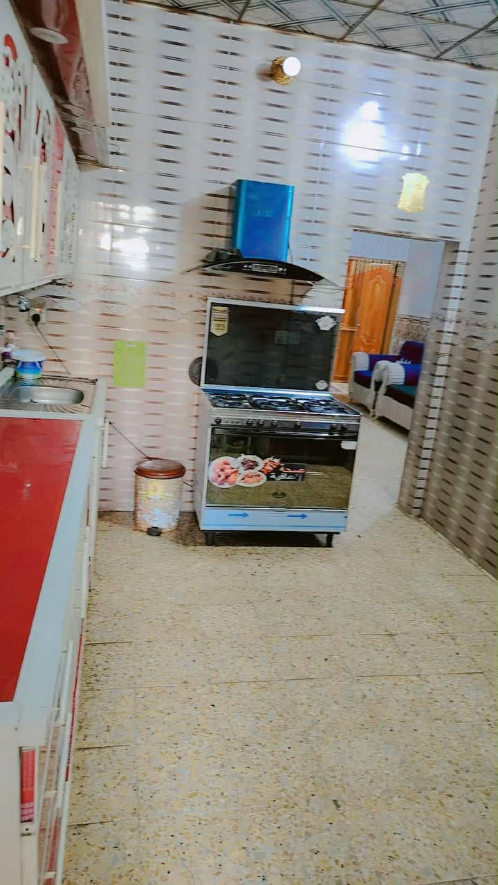 موجود بيت للرهن مساحة 100 متر طابق واحد بناء حديث في يحتوي استقبال وغرفة نوم وصالة ومطبخ معزول وصحيات داخلية وخارجية نجف حي النداء قرب المدرسة الوردية للتواصل /*********** واتساب فقط موجود
