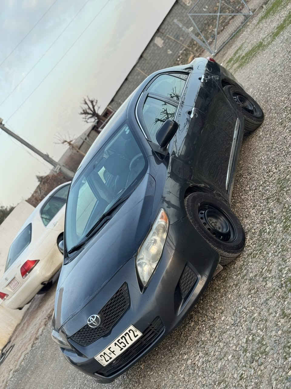 توێتا کرۆلا ٢٠١٠ مواسەفات ئەمریکی 
بێ بۆیاخ 
سەنەوی تا ٢٠٢٩ تازەیە
تەقەو ڕەقە گێر مەکینە ساردی گەرمی بە شەرت 
ناوفۆڕمیکا
کامێرەو شاشە 
هەمووگیانی بە شەرت تایە لۆکە 
بەناوی خۆمەوەیە 
سێ ساڵە لای خۆمە ماڵی دۆستە 
سعری ١١٠ گەلا 
***********
