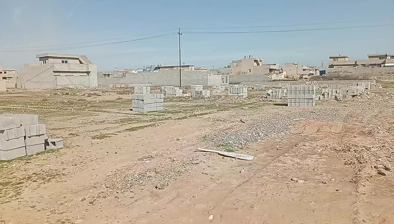 قطعة ارض للبيع مساحة القطعة 350 متر بيها بلوك يم بيت اسماعيل أكراد الحويجة بالمعسكر خوش مكان صايرة وخدمات كهرباء وماء واصلها سعرها 10 ملايين شراي خابرني واشوفك القطعة ***********
