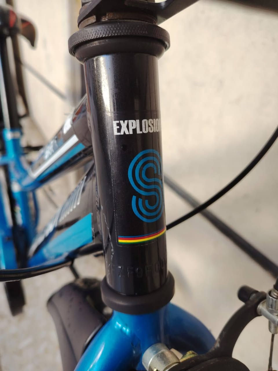 السلام عليكم ورحمة الله وبركاته
بيسكل موديل كيمو حجم ٢٢
باله ياباني النضافه فول وضع حاويه
ماركه (  TACKLE BoY)
يده كير ٦ نمر شيمانو اصلي
داينمو امامي ثلجي شغال 
السعر ( 100 الف)
لون ميمز اسود بزرك مختم 
كشن اصلي ماركه تايرات بلادي
العنوان بغداد منطقة الحبيبيه 
هاتف *********** 
الاستفسار واتساب
