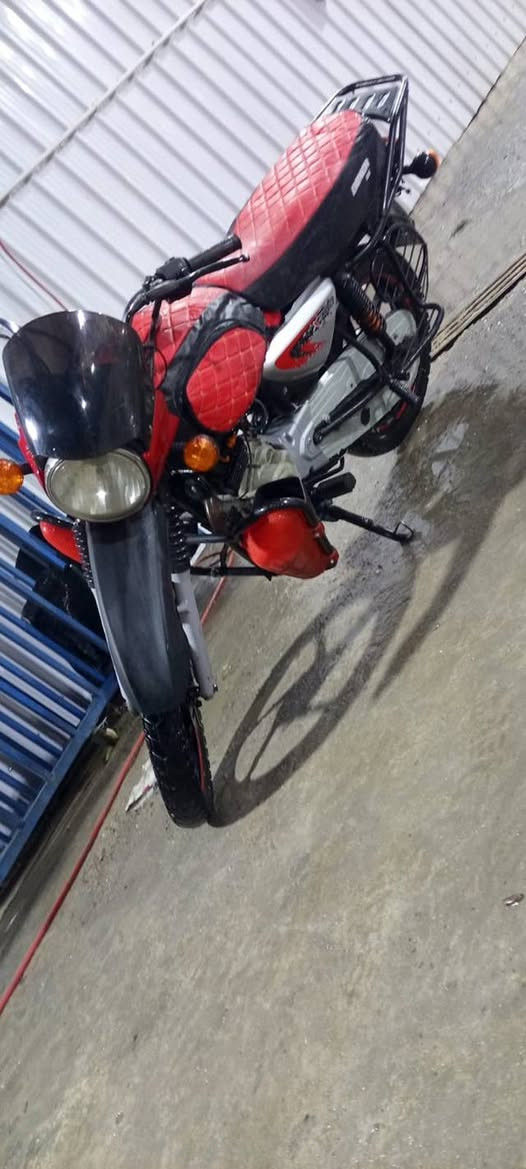 سلام عليكم بوكسر للبيع ارواق كامله المكينه مكفوله بس الكهربائيات يرادله ترتيب بسيط متوازي عل بيعه سعر 950
وبيه مجال بغداد المنصور متواجد بواتساب 24ساعه 
***********
