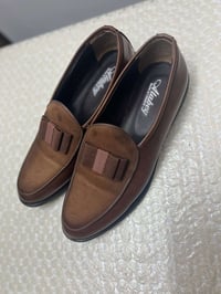 جلد طبيعي • قياس ٤٤ • ماركة