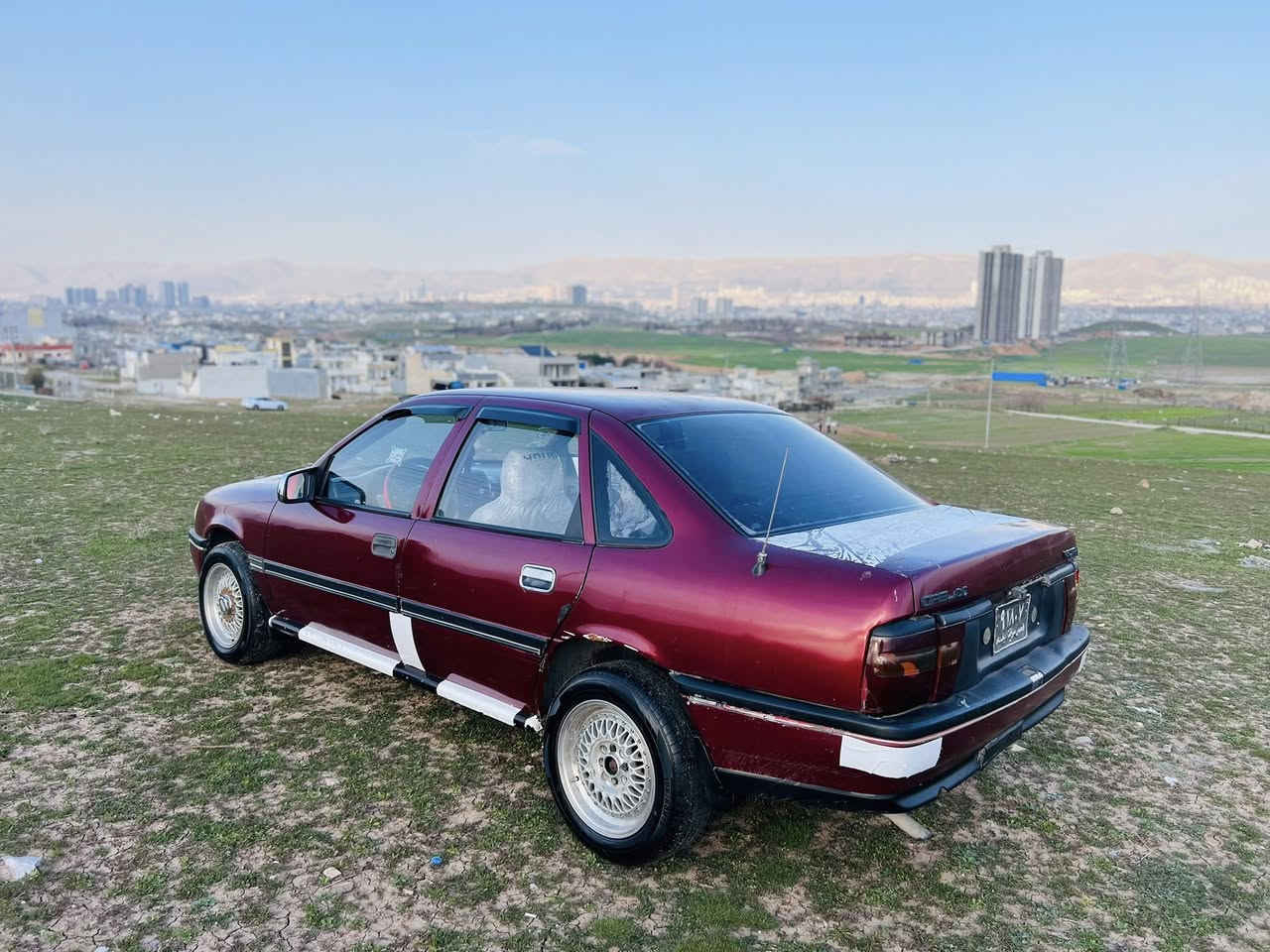 سه ره تا به ناوي خوا ماشه لا له مالي هه موو لايه ك
ئه م سه ياره بوو فروشتن 
((نرخ24 معامه له)))
 ئوپل ڤيكترا موديل1990ئارم پلاستيك سليمانيه   به شه رتي ئارموو ئه وه لياتت و موس و براوه ش به شه رتت 
مه كينه 20 گير عاديه به شه رتي گيرو مه كينه هه لمي ده مي نيه
كاره باهي هه موو گياني ئيش دكات  سيدي و هه موو شتيك مزبوته  
كامل گيچه كاني مه زبوته 
تاقم تايه و ويلي لوك لوكي BBSله ژيردايه 
قفل مه ركه زيشه كامل جوانكاري بوو كراوه ناوي سياره كه له ده ري زور جوانتره
سه ياره كي تا بليت توندوو توله مالي دوسته     
***********
***********
