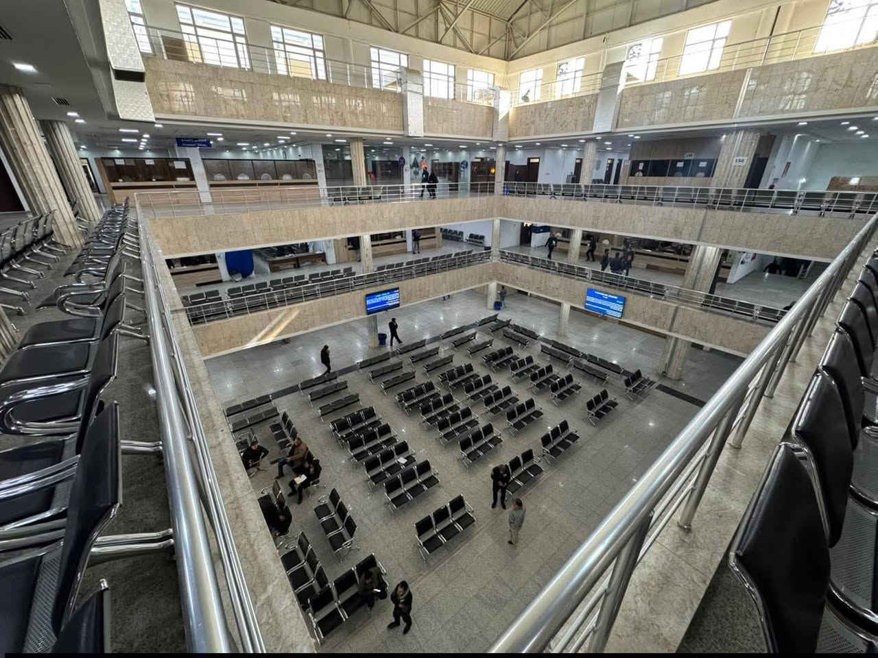 حياكم الله اخي العزيز اذا ماعندك عقد ماتكدر تحول ماتمشي معاملتك
عندك تحويل ملكيه لازم قبل يوم تسوي عقد مروري 
يعني تريد تحويل ملكيه  ماعندك عقد متمشي معامله 
إذا انته بغير محافظه تجي للشمال اربيل سليمانيه  بطريقك خابرني حتی اسوي عقد مروري 
تريد عقد  دزلي مستمسكات سنويه 
من توصل  خابرني    يوصل يمك
واتساب ***********9
