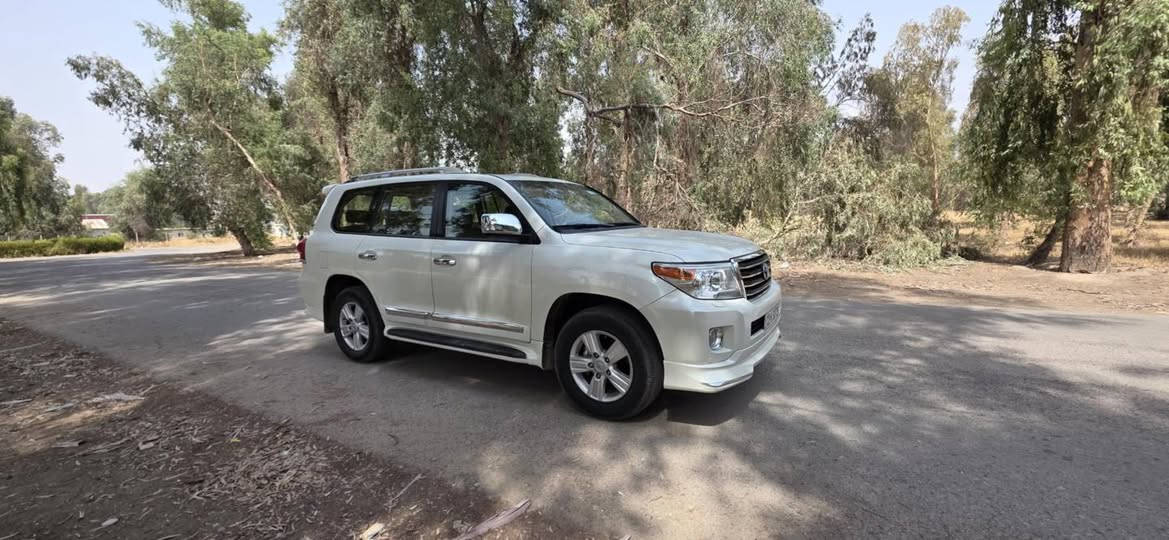 لاندکروزەر 2015 GXR فول مواسەفات 6پستن بۆیاخ عام  پاش و پێشی  هیچی نیە بەلایەکی دا،وەرگەڕاوە هەموو شتی نوێیە نیو سەقفی بۆیاخە نرخی 324وەرەقە ..هەولێر ***********  
لاند کروزەر 2015GXR فول ستة سلندر  سلاید مصبغ عام مكوبة بجم و خلفی كبس كلشی جدید سعرها 324ورقة ...اربیل *********** أربيل, العراق
