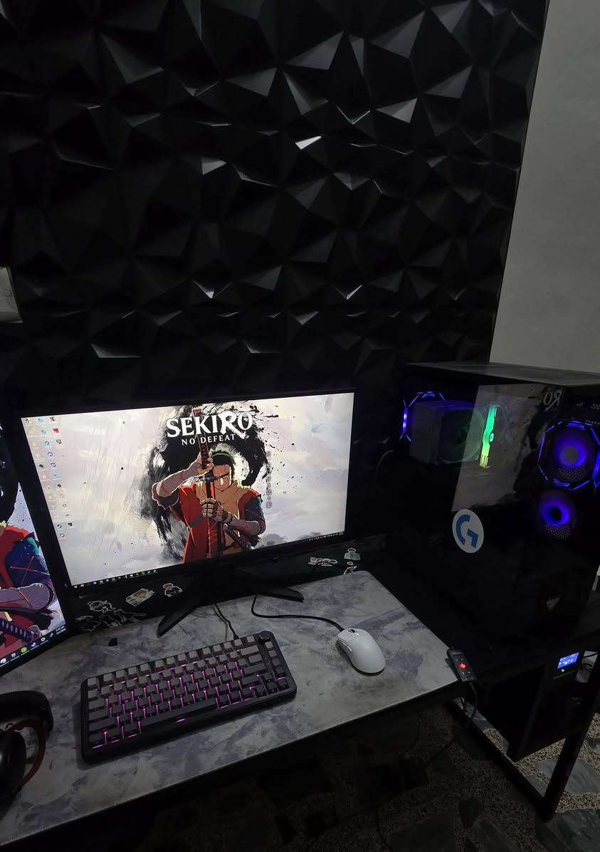 سلام عليكم كيس للبيع+شاشة
الكيس مواصفات 
I7 12700kf 
4060 pny
Ram 16
M.2 1t
Mb h610m
Pws 650
سعر الكيس 1250
الشاشة msi 27 180hz 0.5ms 
سعر الشاشة 225
مكاني بغداد دورة مهدية الثانية
***********
