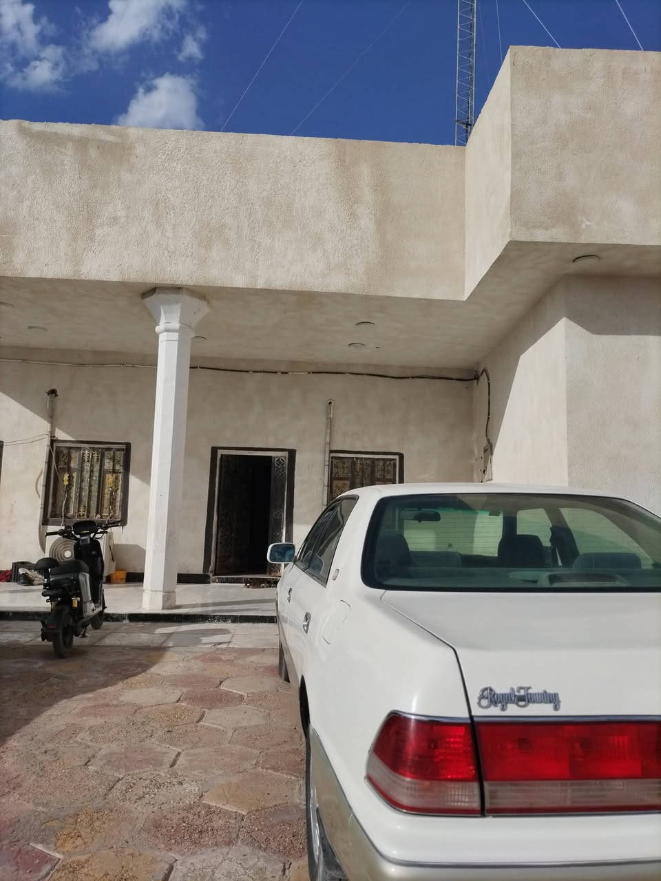 سلام عليكم سياره راس الثور موديل 95مكفوله من الكصه والنقل جثه وطخم تاير وتبريد شغال سياره حلوئ ونضيفه السعر،95وبيها مجال العنوان بصره الزبير الاستفسار ***********
