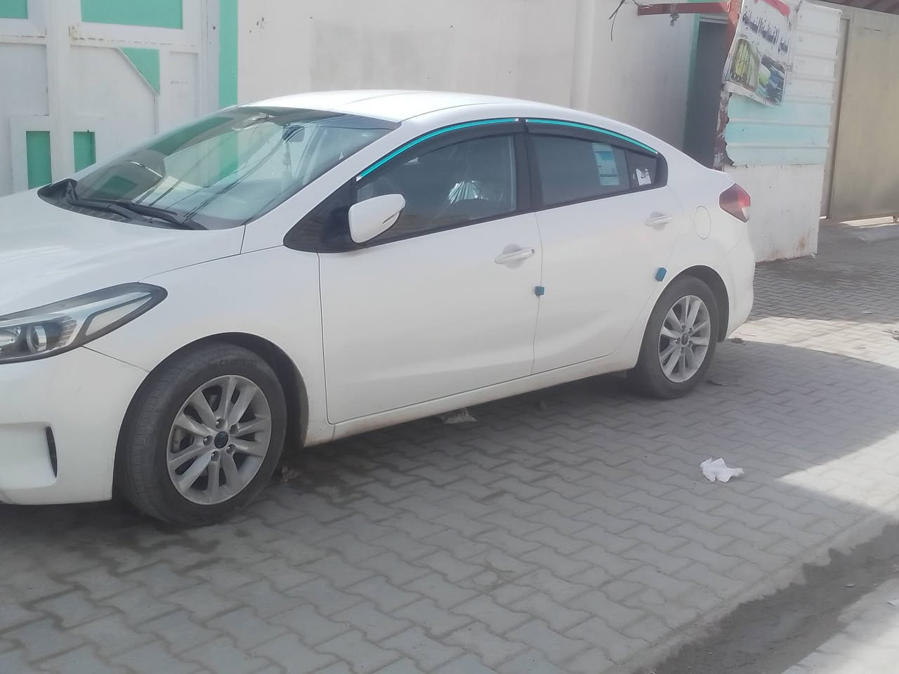 كيا سيراتو خليجي
سياره كفاله عامه كير ومحرك بس شوي 
بيها كرتات 
مري شفط
اشاير بل مري
تبريد ثلج وتدفئه
السياره نضيفه بشكل 
شغل واخذ
السعر 140
الاستفسار ***********
