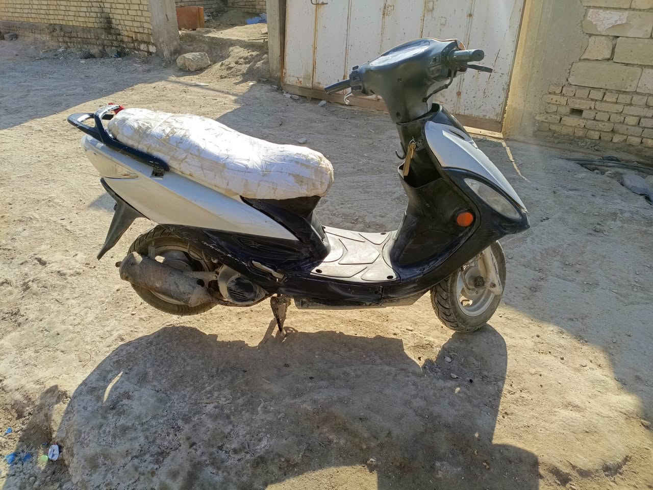 دراجة G4 للبيع
دراجة طافية امس طفت ما اعرف شبيهة الله شاهد لا اخذتهة للتصليح ولا اجة واحد فحصهة وحق الحسين الشهيد ما اعرف شبيهة ادير وماتشتغل. 
دراجة جانت شغالة وكلشي شغال بيهة لايتات عالي ناصي بك لايت اشاير اصطاب شغال سلف كلشي شغال مابيهة نقص. 
مكاني ناصرية مركز السعر 175 الف ***********
