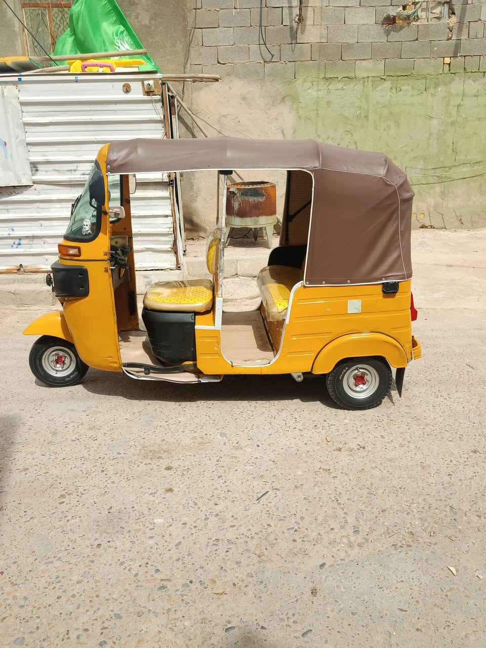 تكتك للبيع موديل 20اوراق سعرها5500وبيها مجال والثانية 19رقم 5700 وبيها مجال  مكفولات من الصبغ والمعجون تكاتك مال جناي ومرتبات مكاني بالمجر ***********
