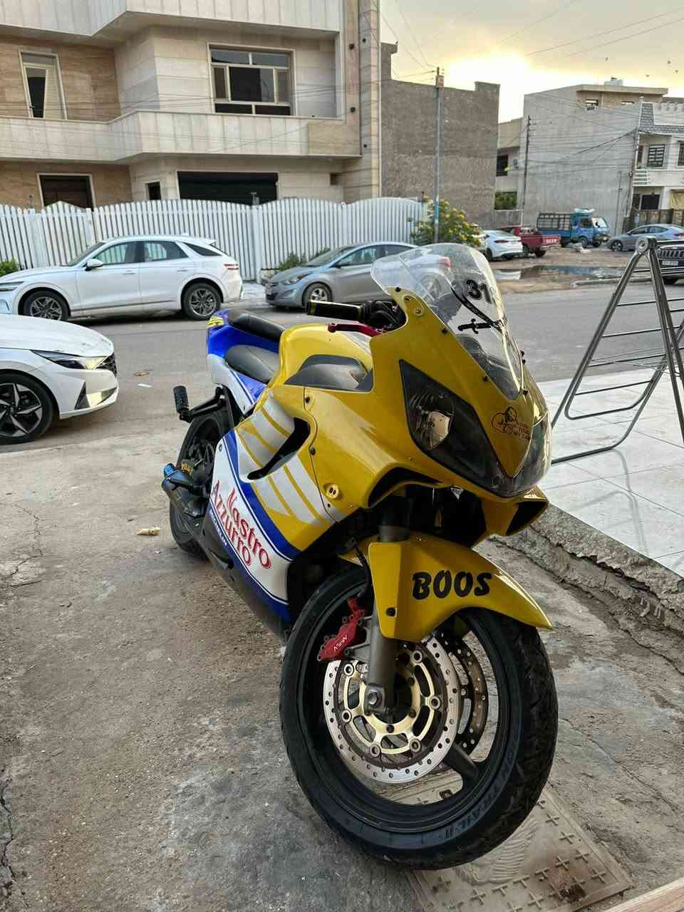 ام فوراي 2004 محرك ما مفتوح السعر 18مكاني الشعب ***********
