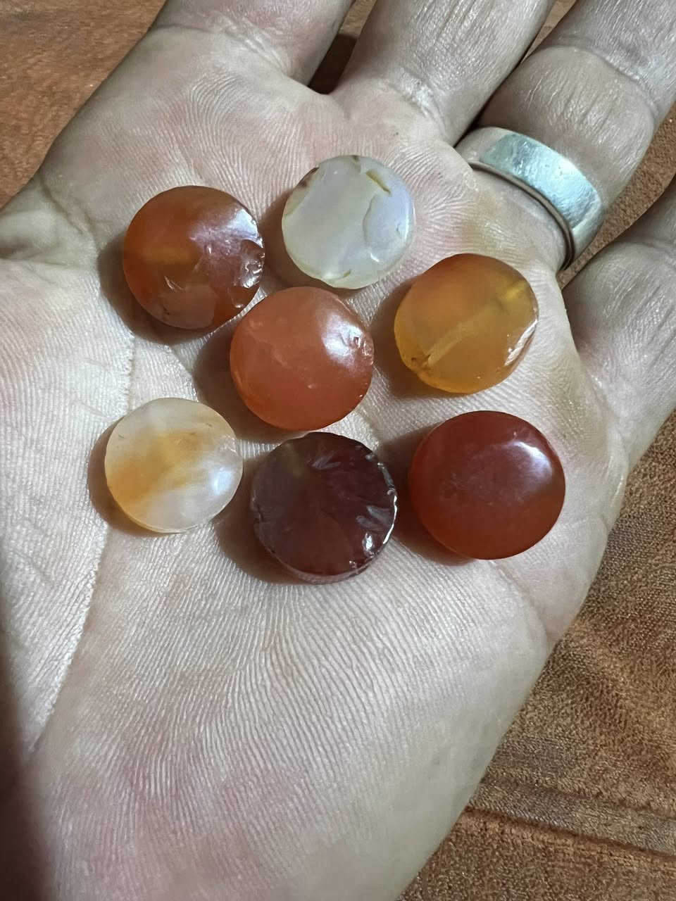 عقيق يماني قديم مثقوب العدد 7 قطع ،،الصورة فلاش وبدون فلاش السعر 300 شلع


**إذا كنت صاحب هذا الإعلان وتريد حذفه لأي سبب، رجاءا أرسل رسالة إلى الدعم الفني**
