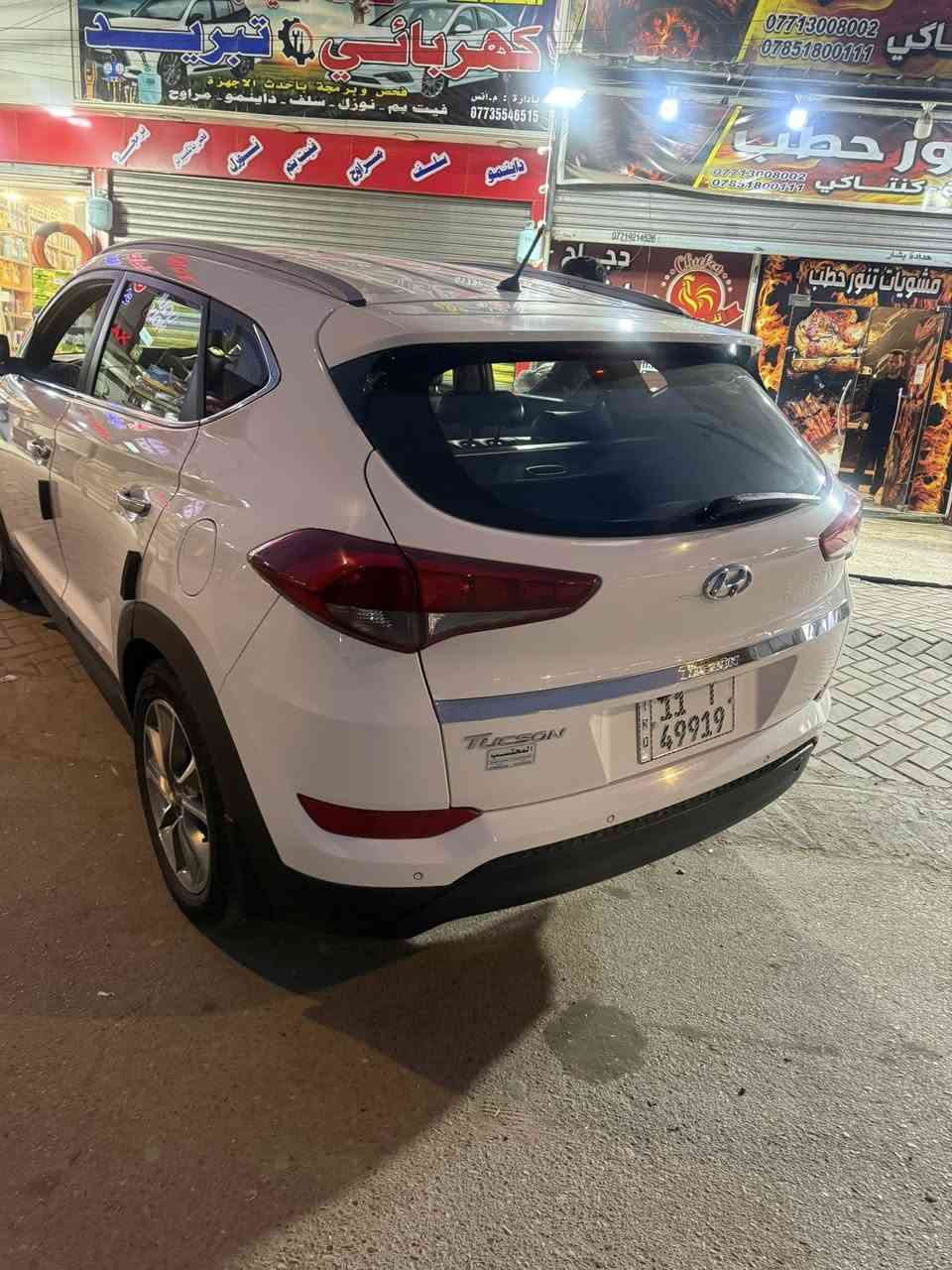 ياالله السلام وعليكم للبيع هونداي توسان 2018 خليجي ماشية بحدود ال91 KM السيارة خير من الله بدون حتى بارد فقط بيها كارت بلباب الي خلف السايق مقدار 4 اصابع كير مكينة  بلاد غير مفتوحات سبير منازل على وضعية الشركة السيارة باسمي مواصفات اعتيادية والسونار موجود داخل المنشور وفقط شكم رصعة بسيطات بلقمارة السعر ب176 وبيها مجال للطيبين للاستفسار اكثر الاتصال *********** العنوان بغداد البنوك او حي سومر ولكم جزيل الشكر
