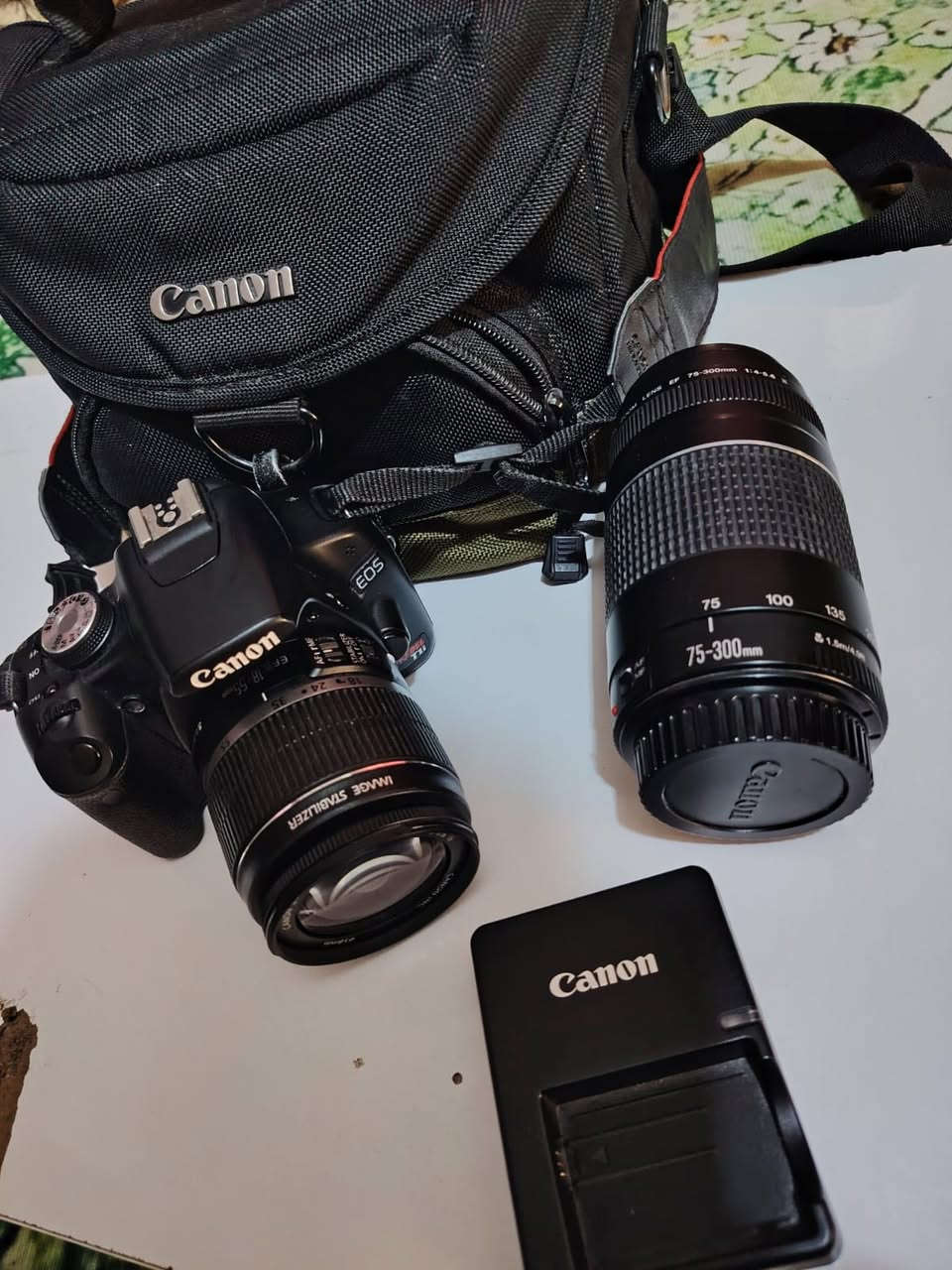 كانون 500D لوك غراض كامل رام 16 جنطة مالتهة كتلوك كامل كيبل نقل الاصلي
وياهة عدسة ثانية   75-300 
شتر 19152 
فقط بطاريتهة نص عمر


**إذا كنت صاحب هذا الإعلان وتريد حذفه لأي سبب، رجاءا أرسل رسالة إلى الدعم الفني**