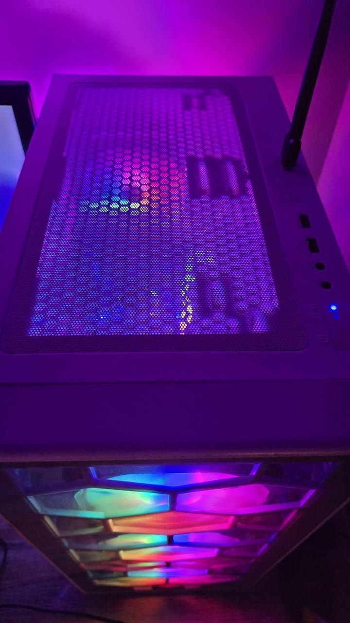 السلام عليكم . PC للبيع
AMD Ryzen 5 / 5600
RAM : T. FORCE. 8/×2.  16GB
NVDIA : RTX 2060
SSD : 128 GB
HDD : 500 GB
السعر 850 الف 
العنوان : موصل / نينوى
***********
