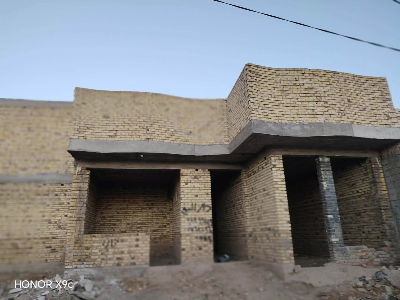 دار هيكل للبيع زراعي المساحة 350
غرفه نوم 3
صاله 
مطبخ 
استقبال

على الحولي الدغاره الديوانيه 

استفسار اتصال ع الأرقام التالى 
***********
 واستاب 
***********
***********
