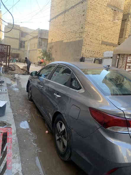 السلام عليكم سوناتا 2018 وارد أمريكي فول ما عده الفتحه كير و محرك  خير من الله بدون حادثها بيها اكلير 4 قطع 
 السعر115 أو بيها مجال 
مكان السيارة بغداد  تحويل مباشر الرقم ***********
