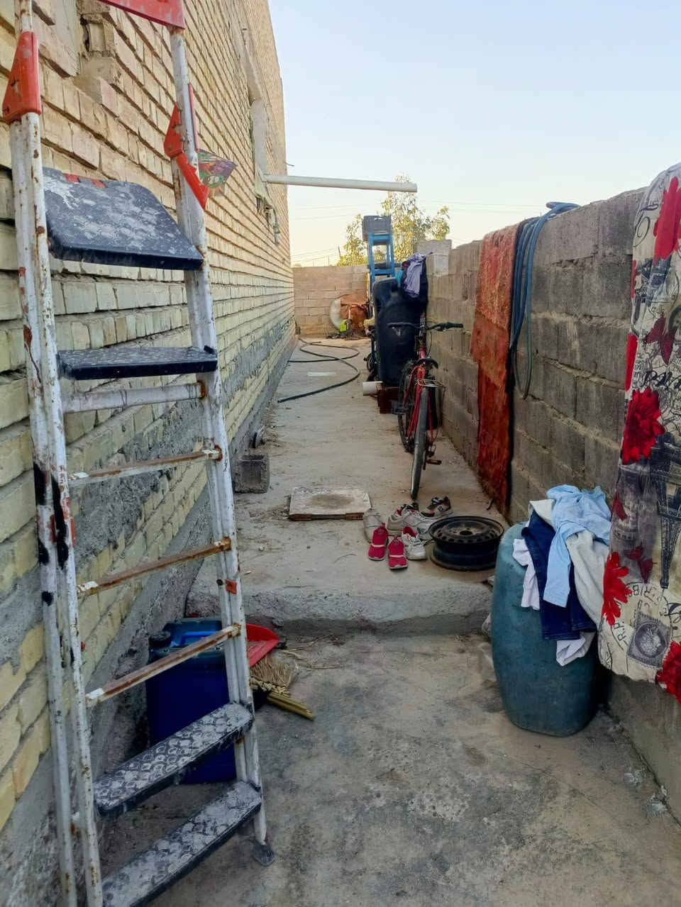 سلام عليكم  بيت للبيع الشعلة الدوانم المساحة ٣٥٠ متر 
واتساب ***********
