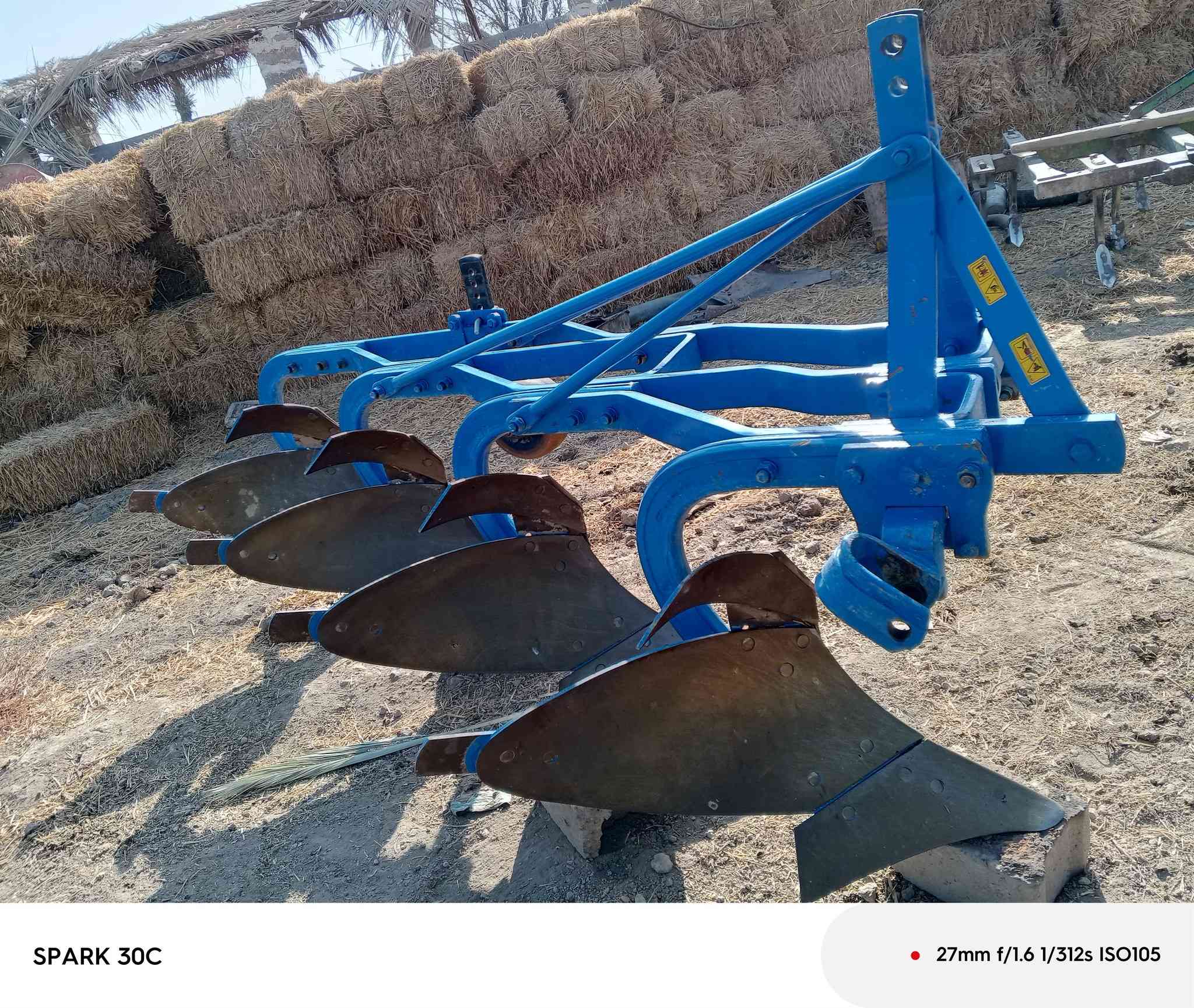 فدان للبيع حجم 12 البير تركي فدان جديد موديل 2024 مشتقل شي قليل مكاني ناصريه شطره ***********
