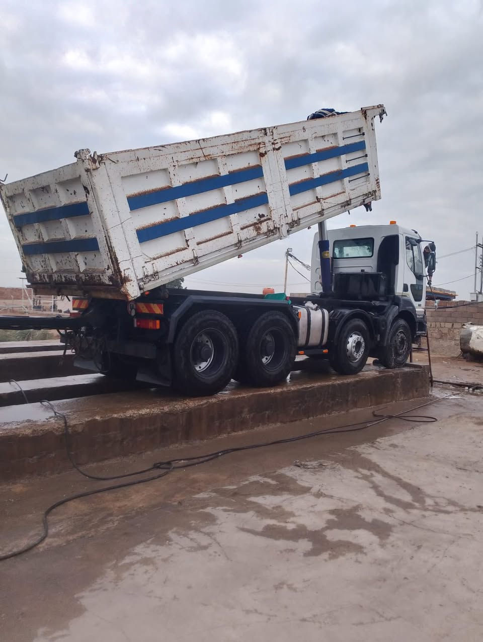 سلام عليكم للبيع رينو. قاطره ومقطوره رقم بغداد. انكليزي ثلاث لوحات تخم تاير  مكينه ٤٢٠ انجكتر مجموعه جيف مكان ديالى رقم ***********
