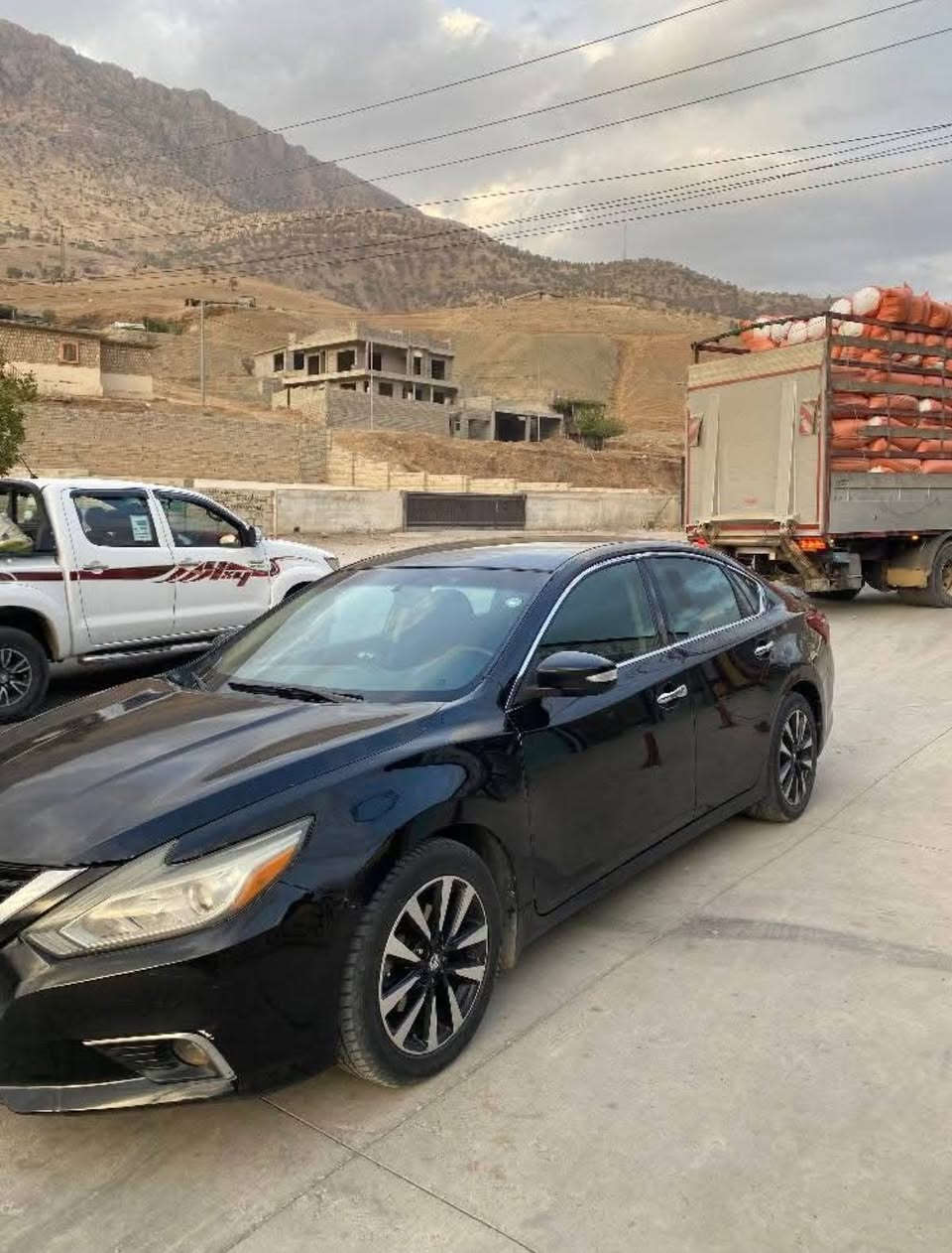 نیسان ئالتیما 2018 sl رەشی قەتران 
فرۆشتنی خێرا 106 
جەمپی پێشی هەیە دوو پارچە سبوغ (بۆنیت و چاملغ) 1 پارچە رەش و 4 ساردەکوت   ئێرباگ  تەنها سوکان سیستم 

گێڕومەکینە بەشەرت 
 فول مواسەفاتی بێ سلاید
کوشین هیتەر و سوکان هیتەر
تەحدید سرعە و حەساس
دەبرید مەرکەزی
بەسمەو شغال
ویل کرۆم
دژە خلیسک
کوشین کارەبای و سوکان ڤۆلیۆم
سەماعە بۆس
91hazar mile roshtwa 

***********
