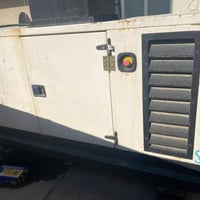 20 كيفي بيركنز  شغالة مشتغلة قليل تانكي وياها ابو ال1000واحد صغير السع...