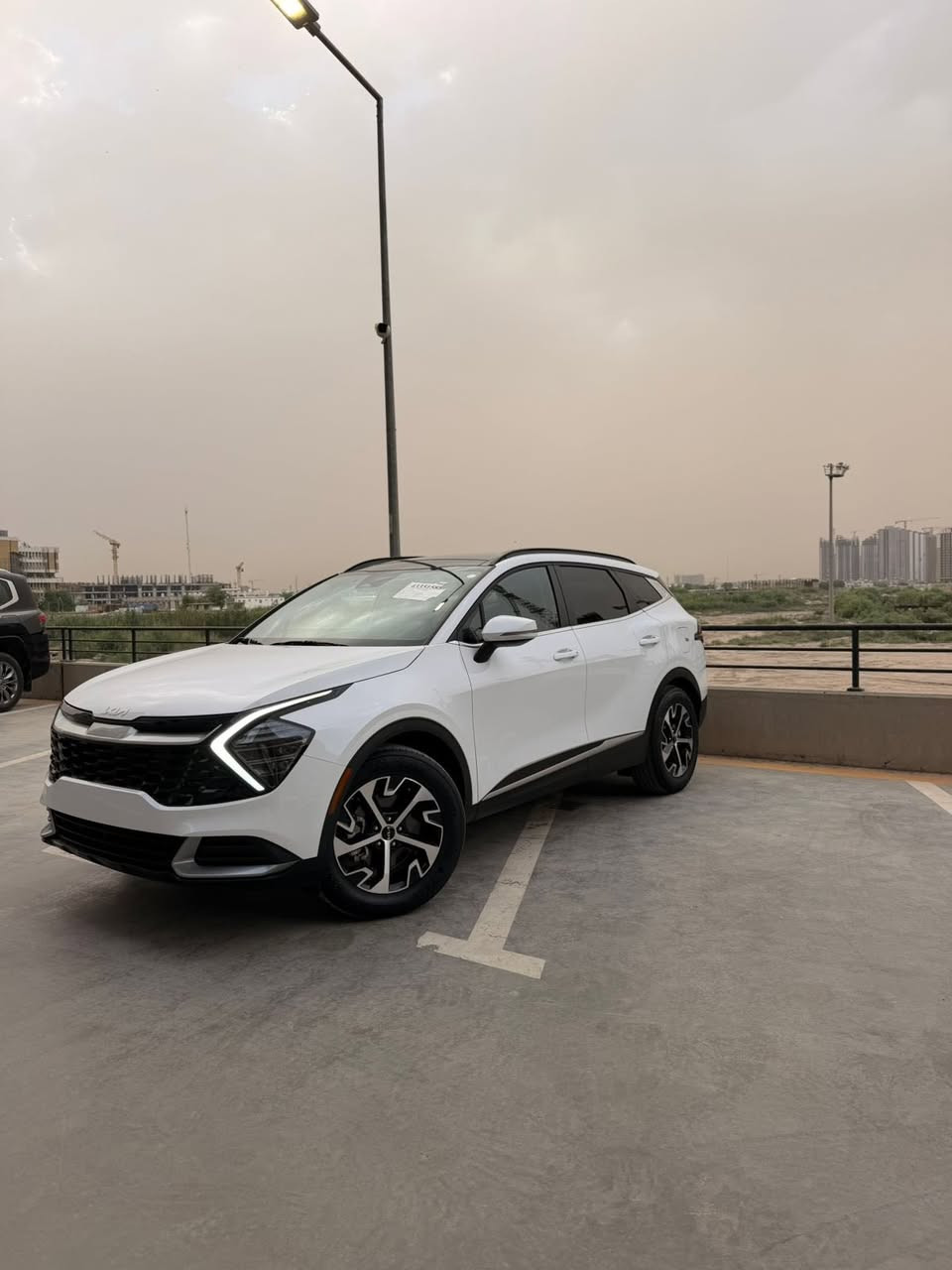 للبيع فقط Kia Sportage 2025  🚗

ماشية فقط 780 ميل 😍
فل مواصفات — وارد أمريكي 🇺🇸

✨ المواصفات:
▪️ فتحة بانوراما + سلايدروف
▪️ تشغيل عن بُعد
▪️ شاشة Apple CarPlay متصلة
▪️  تدفئة مقاعد
▪️ كشنات جلد فاخرة
▪️ كراسي كهربائية
▪️ جنطة كهربائية
▪️  تشغيل عند بعد + فتح وغلق بالبصمة
▪️ فتح وغلق الجنطة بالبصمة
▪️ حساسات أمامية / خلفية / جانبية
▪️ رادار أمامي وخلفي
▪️ نظام النقطة العمياء
▪️ أوتو هولد + مانع انزلاق + توقف ذاتي
▪️ تحكمات ستيرن كاملة
▪️ خرائط 📍
▪️ ويلات حجم 18 
▪️ ليد أمامي وخلفي
▪️ 3 أنظمة قيادة
Sport / Auto / Eco
▪️ شاحن لاسلكي 
▪️  وغيرها .

⚡ المحرك:
2500 GDI
شباك Piano Black ✨

📌 ملاحظة مهمة:
السيارة وارد أمريكي، الضرر كان شبرين بالجاملغ الامامي عكس السائق وشبر من باب الصدر فقط ، وتم التصليح على البارد وتكحيلها بدون صبغ أو تبديل .
لا دواخل، لا لغد، لا شاصي، لا ايرباك — السيارة جديدة ونظيفة وأحلى من الصور .

📄 السيارة داخلة بكتاب شهداء والكتاب باسمي، والسيارة باسمي مع سنوية جديدة ورقم إنكليزي بغداد.

📍 العنوان:
بغداد — مجمع بوابة العراق

للاستفسار اكتب سعر ويجيك بالخاص 
رقمي للتواصل ***********
