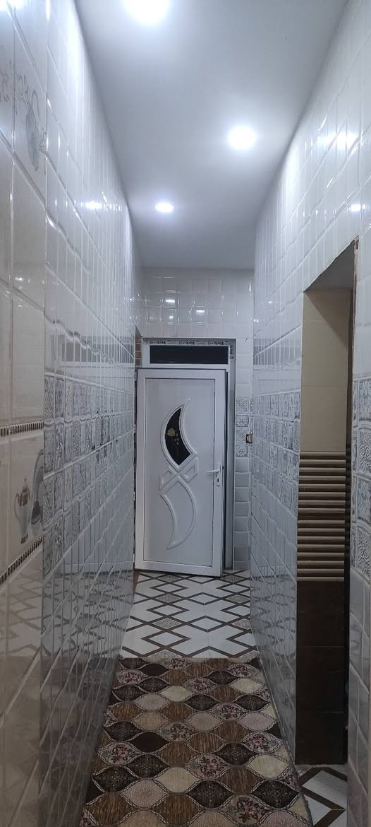 دار للبيع الموقع حي الملايين الثانية تقطيع فياض المساحة 150متر حديث البناء غرفتين نوم وهول واستقبال ومطبخ وصحيات داخل وخارج السعر 77 مليون وبي مجال بسيط قريب على مدرسة للأستفسار اكثر ***********
