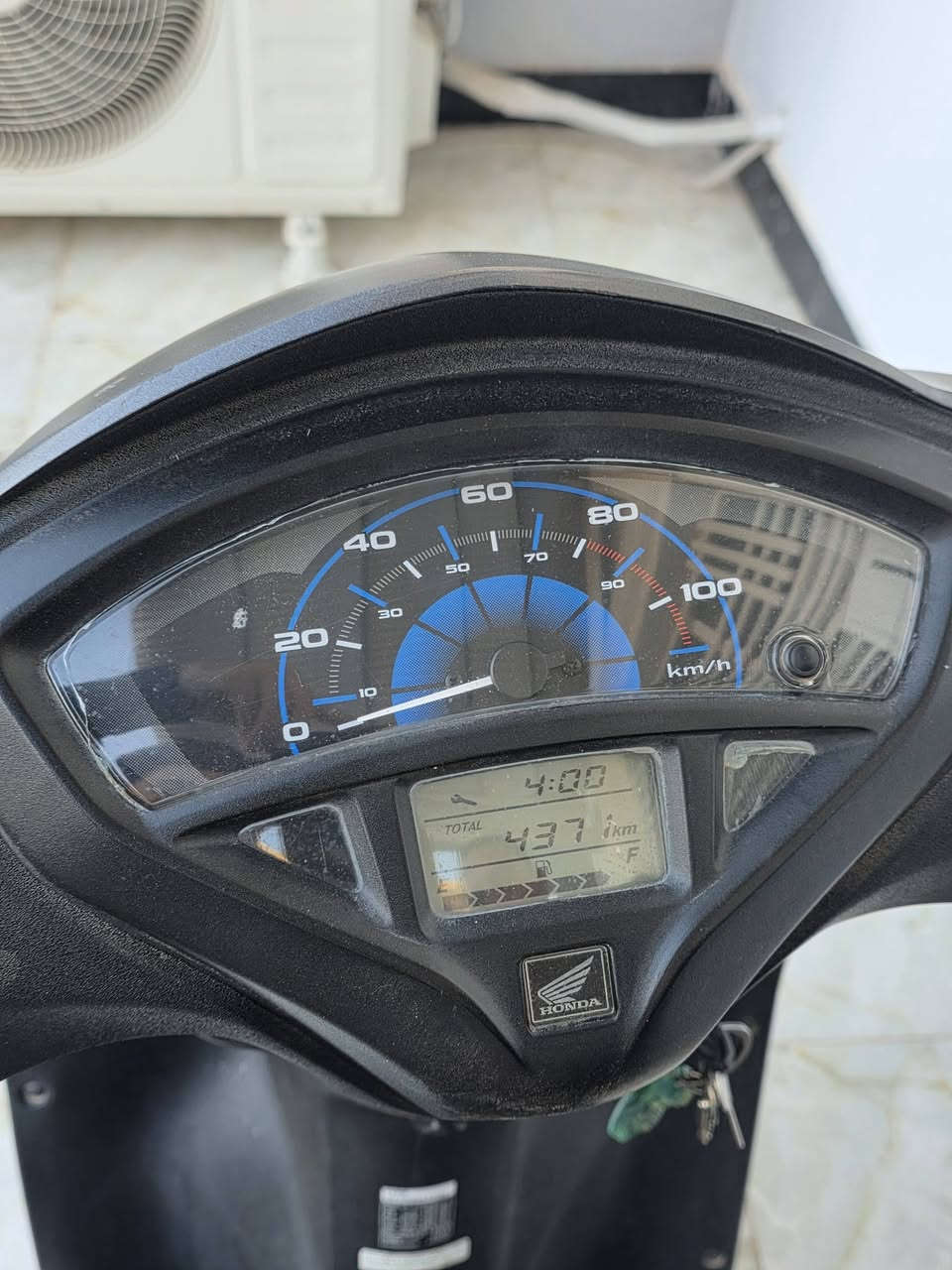 السلام عليكم
للبيع دراجة نارية هوندة ياباني اللون رصاصي حجم المحرك ١٢٥ السرعة ١٠٠ وبيها شاشة ذكية  ماشية الدراجة ٤٣٧١ وبيها شخوط كما موضح بالصور والمشتري يجي يشوف ويدلل

 للاستفسار عن السعر الاتصال على هذا الرقم ومتواجد واتساب 
***********
