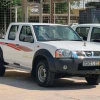 نیسان 2008  یابانی دبل  اکسل   پارجە ڕەش لەسەر ساغە لێدراویکی هەیە لە ...