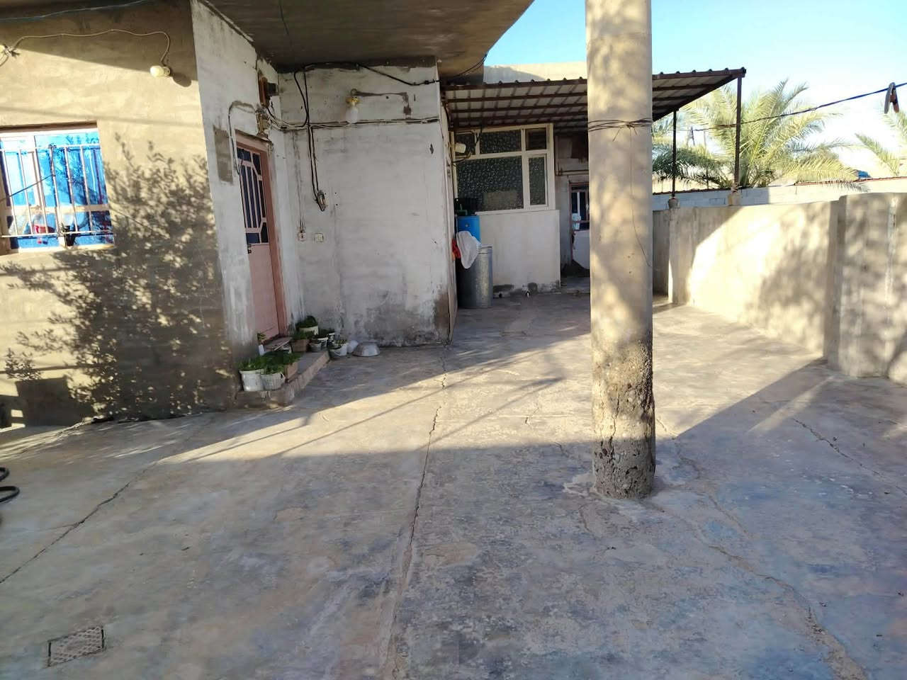 السلام عليكم 
مكلفة بالنشر بيت للبيع مساحته 260 متر 
غرفتين نوم
استقبال
مطبخ رئيسي + مطبخ حراري
صحيات داخلي+ خارجي
فول سيراميك
العنوان قاميشلان السعر ٢٨ مليون وبيه مجال
رقم الهاتف
***********
