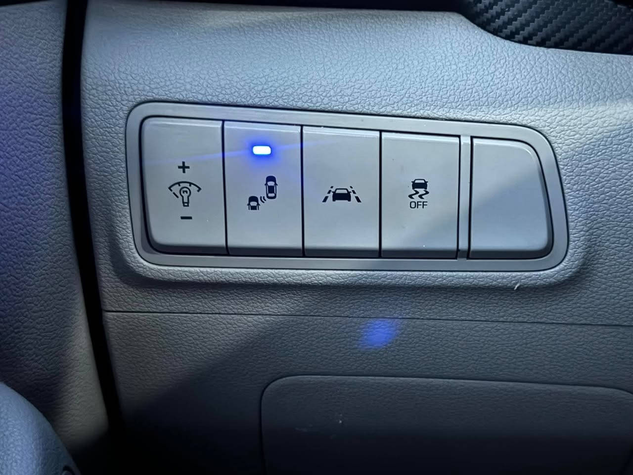 السلام عليكم توسان 2019 ماشية ٥٨الف ميل وارد امريكي حادثة فقط بنيد لالغود ولا شواصي رقم بابل بصمة ابواب وتشغيل محرك 2400  سايد بريك بصمة رادار تحديد مسار رادار جانبي بالمري شادلة منضومة عدسات لد تبريد خير من الله السعر ١٩٠  اوبي مجال *********** عنوان الحلة
