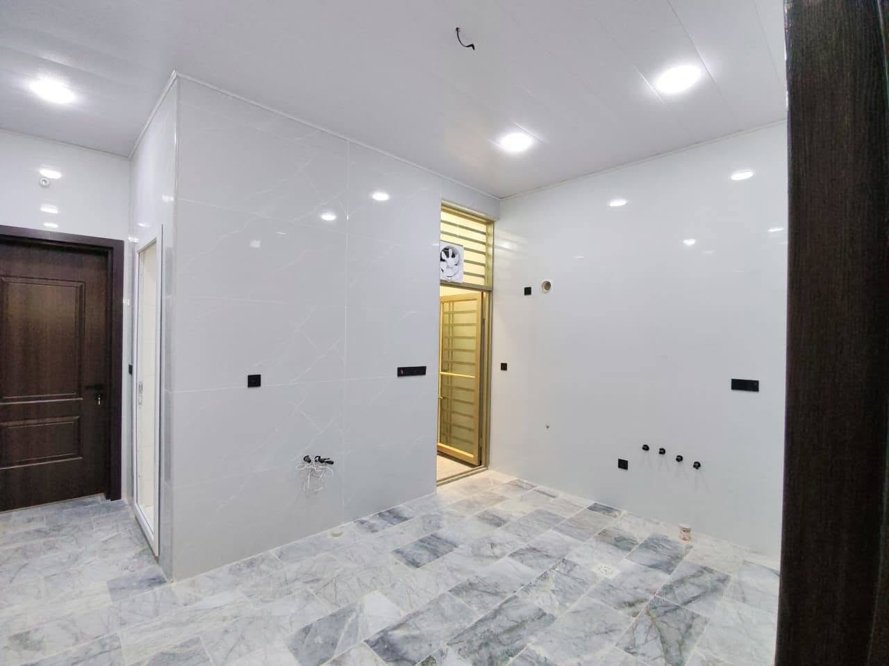 دار للبيع حي الاطارات 
100م 20x5 على حديقه 
طابقين 3غرف نوم جاهز للسكن 
للاستفسار ***********

