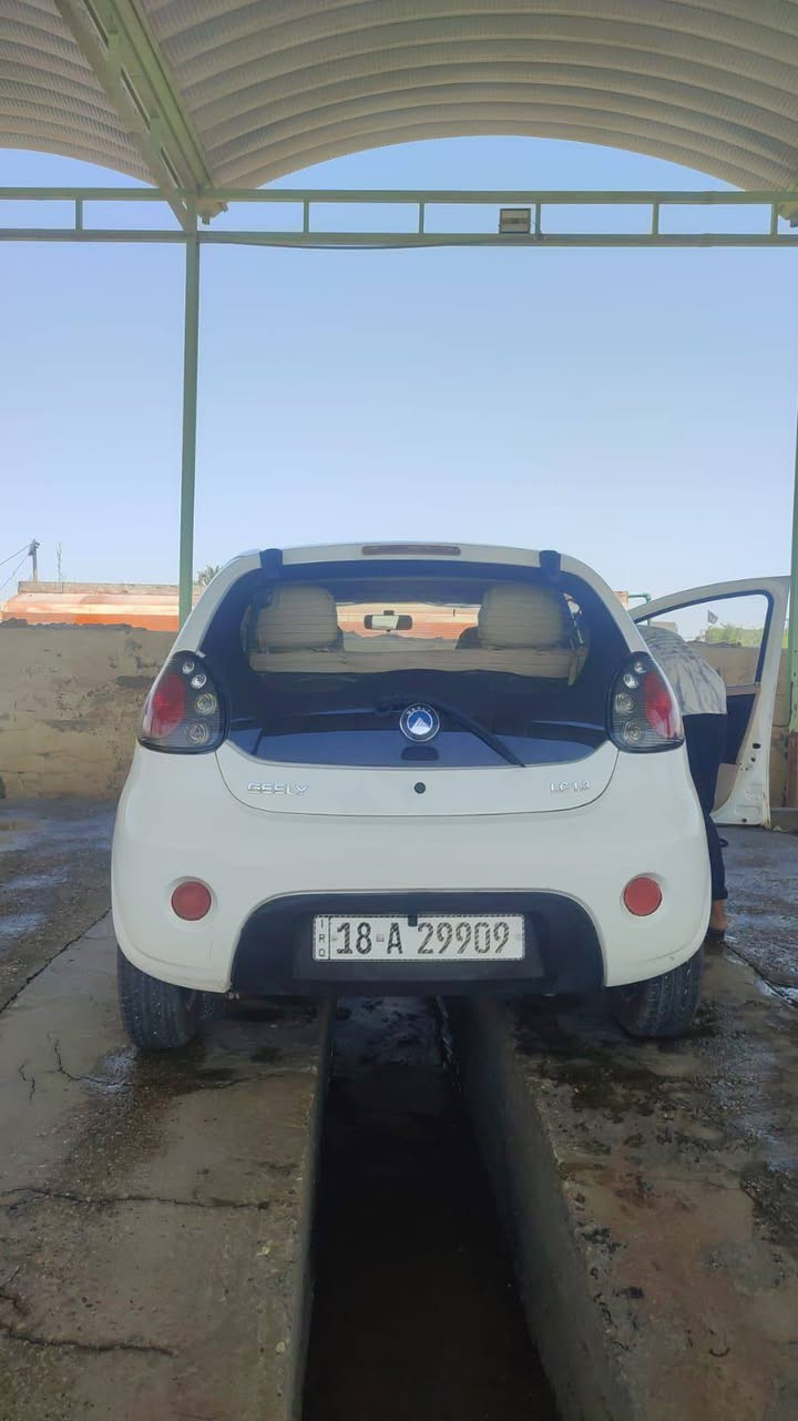 جيلي باندا  2013
رقم جديد سنويه  جديده لحد 2030
تخم تاير جديد 
حداديه جديده
دوشمه جديده 
مكينه وكير ممتازه 
اوتوماتيك 
شاشه كامرا خلفيه
سياره مكفوله 
بيه فقط بارد بلباب جه السايق وباب الوره راجع حار 
سياره جاهزه من كلشي  
مكان السياره ديوانيه 
السعر 49 وبيهه مجال
مكلف بالنشر 
للاستفسار الاتصال ***********
