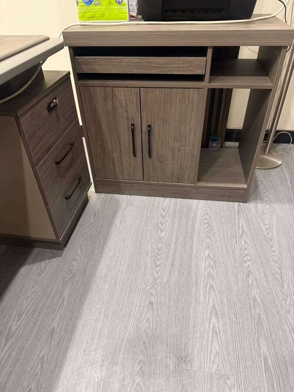 السلام عليكم مكتب للبيع غير مستخدم جديد معه كراسي عدد 2


**إذا كنت صاحب هذا الإعلان وتريد حذفه لأي سبب، رجاءا أرسل رسالة إلى الدعم الفني**