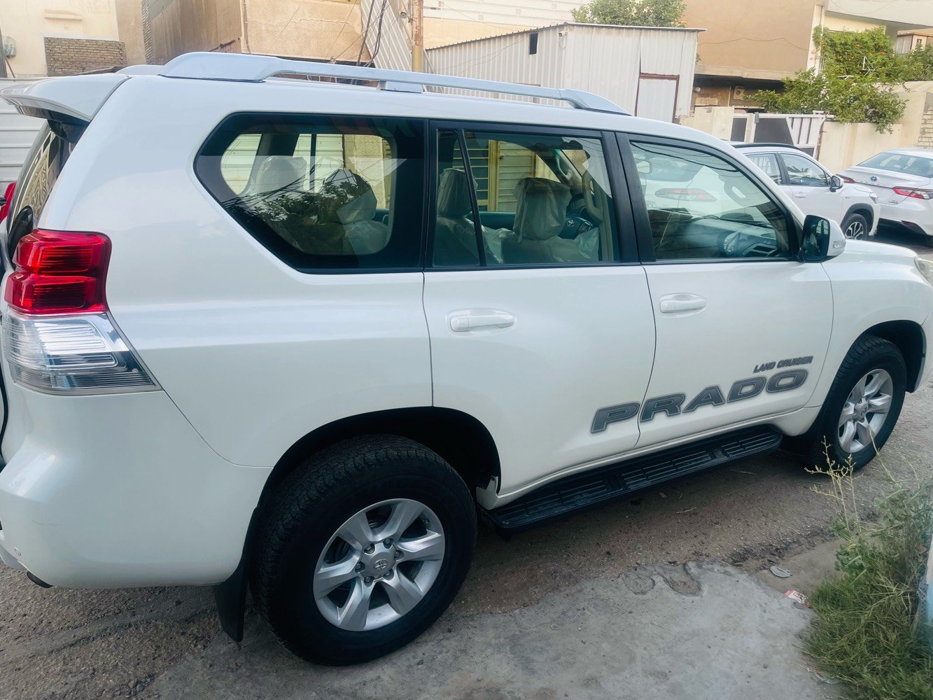 سلام عليكم بيع او مراوس برادو موديل ١٢ كويتي دبل تانكي ثلاجه هوك خلفي سبير تعليك سلايت فول موصفات السياره بيهه اربع اصابع مشر عليهه بل اسود ولباقي مكفول كير ومحرك مامفتوح ولا ملعوب بي ابد ٦سلندر مكان السياره الدوره 
السعر ٢٦٥ 
***********