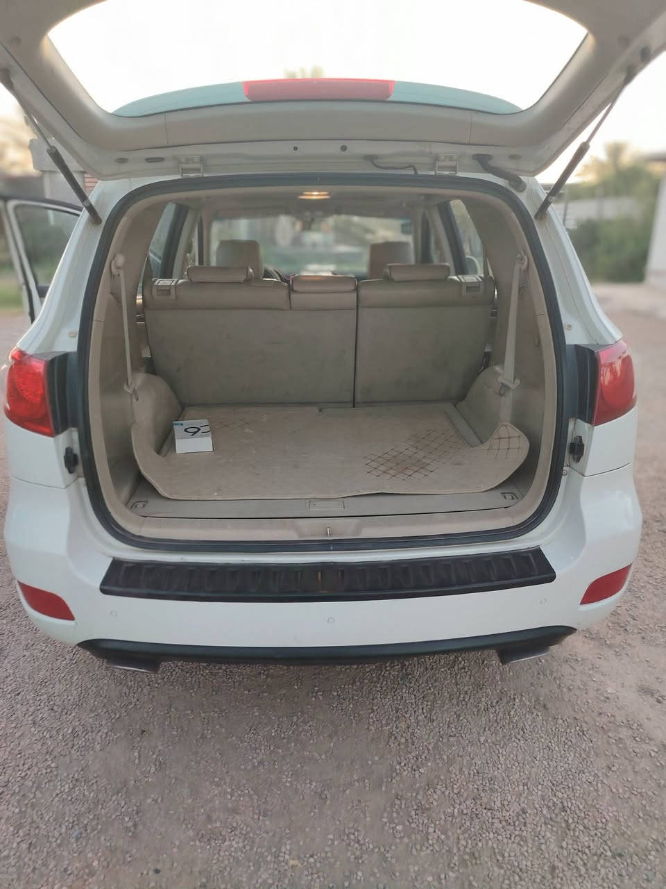 سلام عليكم  هونداي سنتافي خليجي
كامل موصفات عدا البصمه 

V6 2700
 فتحه بل سقف  
اشاير بل مري+مري شفط 
قطع تبرد 3 
كشانه جلد +تحكم الجهتين 
حساس خلفي +كامره 
مسجل شاشه 
 مابيه اي ضربه صور السانور مرفقه 
السياره بلاديه 
محرك +كير جديدات 
تخم تاير جديد 
صدر امامي +خلفي جديد 
التبريد ثلج ❄
السنويه بسمي 
السياره داخله هزه جديد 
التحويل مباشر 
السعر 135او بيه مجال 
هاذا رقم صاحب السياره 
***********
***********
