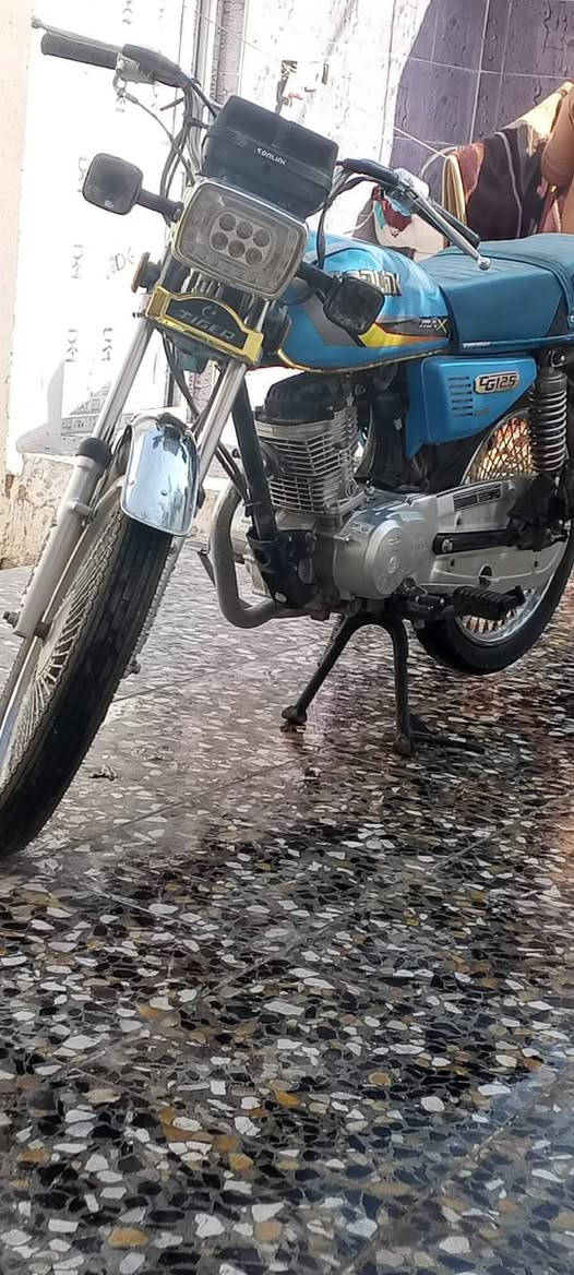 سلام عليكم دراجه ايرانه موديل 23 نضيفة زيرو سعر 700 وبيها مجال للتواصل ***********
