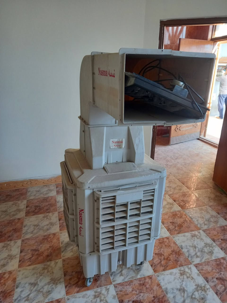 للبيع
مبرده النسمه نظيفه ومستخدمه شهرين 
تلث سرع ودوران للهواء واتر بم شغال مواصفاتها حلوه 
وبعدها جديده سعرها ١٨٠ الف وبيها مجال 
للاستفسار عبر رقم الواتساب ***********
