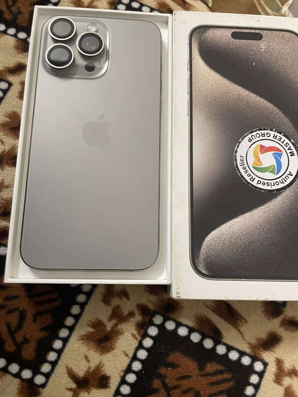 آيفون ١٥ برو ماكس ٢٥٦ تاك سيم كارت كارتون وشرط تلفون كبس ما مفتوح برغي بي  سعر مليون و ١٠٠ الف بي مجال بسيط شراي *********** خابرني وتدلل
