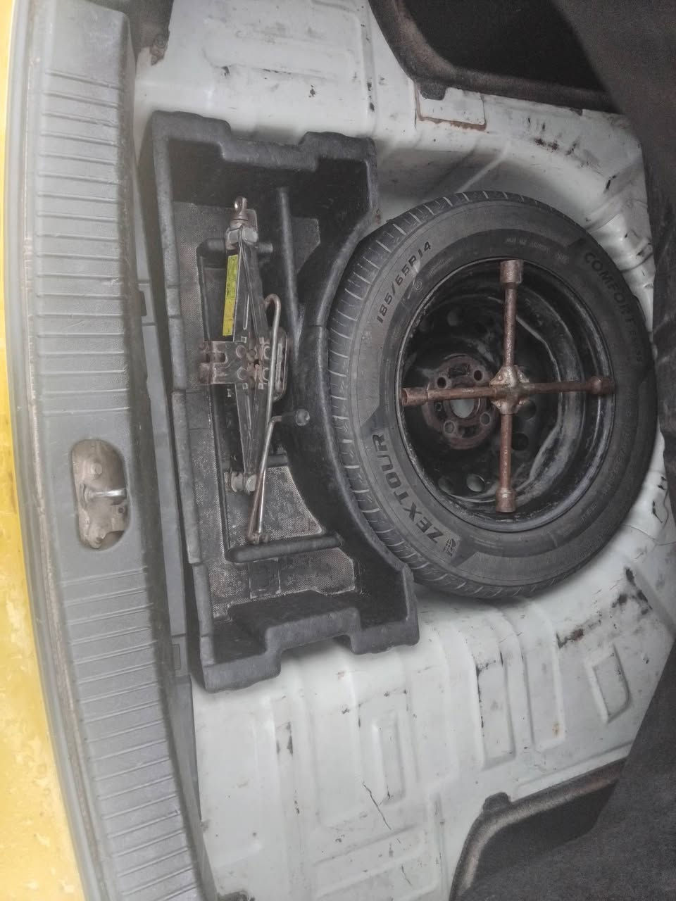 كيه ريو برايد
رقم نينوى الماني 
موديل   2010
بلا ضرر شرط 
محرك وكير شرط 
تبريد تدفئه شغال 
***********
