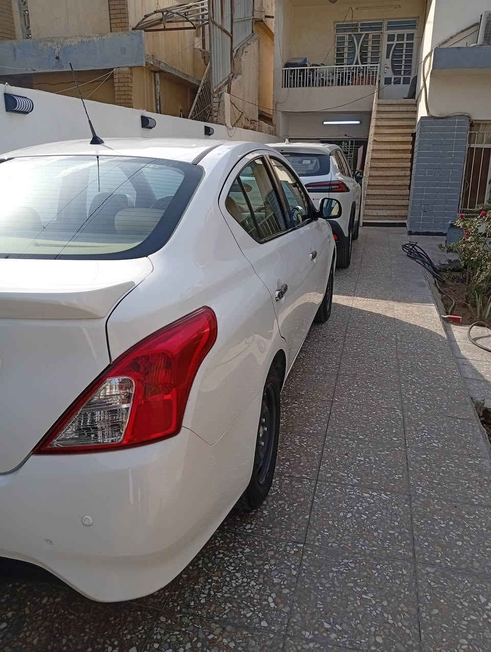 السلام عليكم من رخصة الادمن نيسان سني هندي ٢٠٢١ للبيع السيارة مابيها صبغ بس تعديل بارد بالجاملغ الامامي الايمن ماشية ١١٢٠٠٠ كم رقمها سليمانية بأسمي كير ومحرك وتبريد وكهربائيات خير من الله رايدها ١١٢٠٠$ وبيها مجال بسيط حك الجية عنواني بغداد جهة الكرخ رقمي ***********
