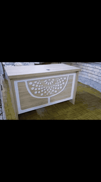 مـكتبة للــبيع .

مكتبة دراسية جديدة وبشكل مستخدمة شيء قليل النظافة 95% وأكيد تجي وتشوف بعينك .
القياس : العرض 120  و  الأرتفاع 75  
السعر : 150 الف وبيه مجال للشراي .
العنوان : بغداد منطقة المعامل شارع رضا عويد .
للأستفسار رقم الهاتف : *********** 📞.
